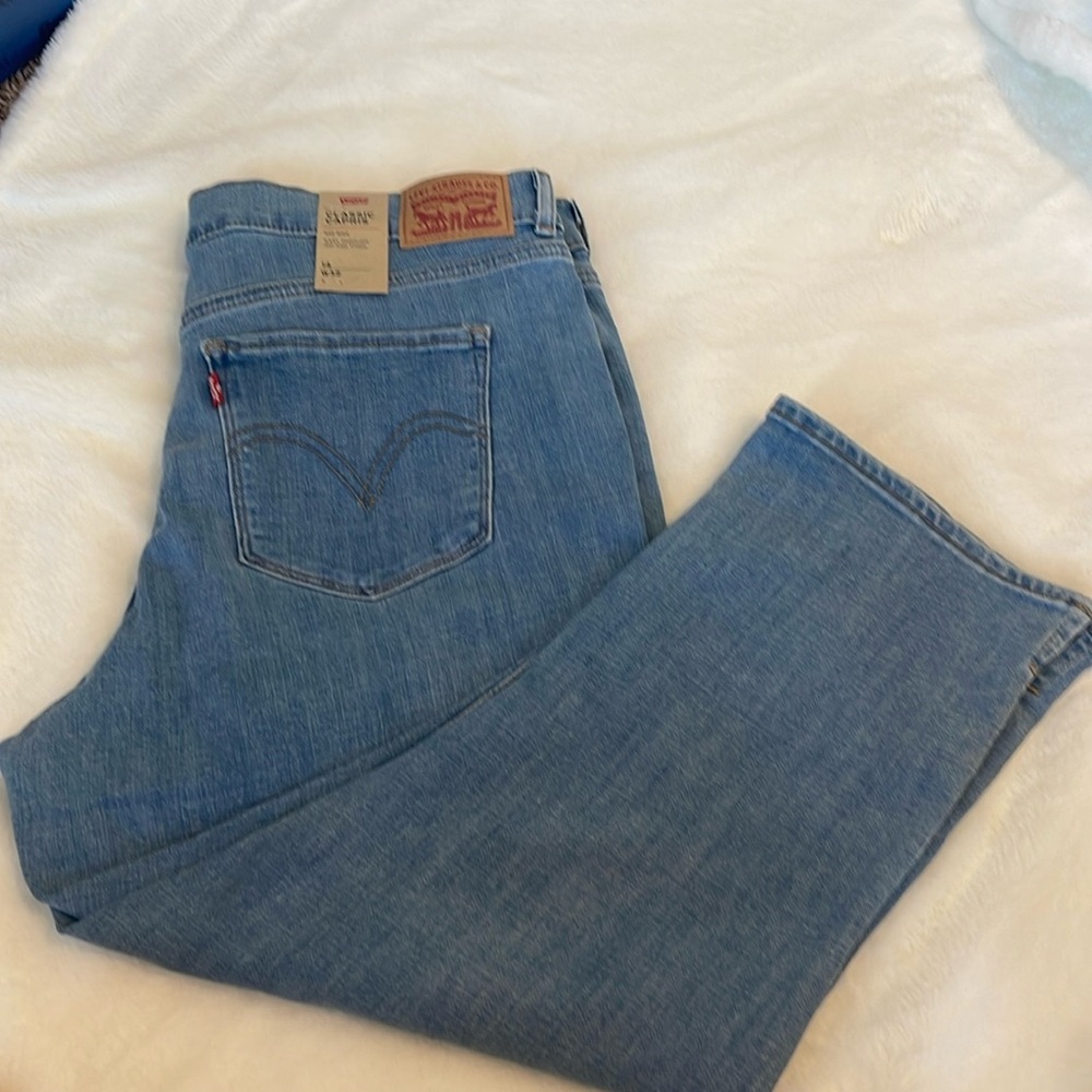 New Levi’s  classic Capri jeans sizes 14